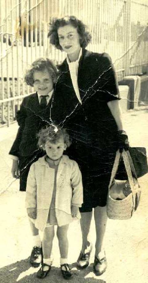 Annette with her mother and sister.